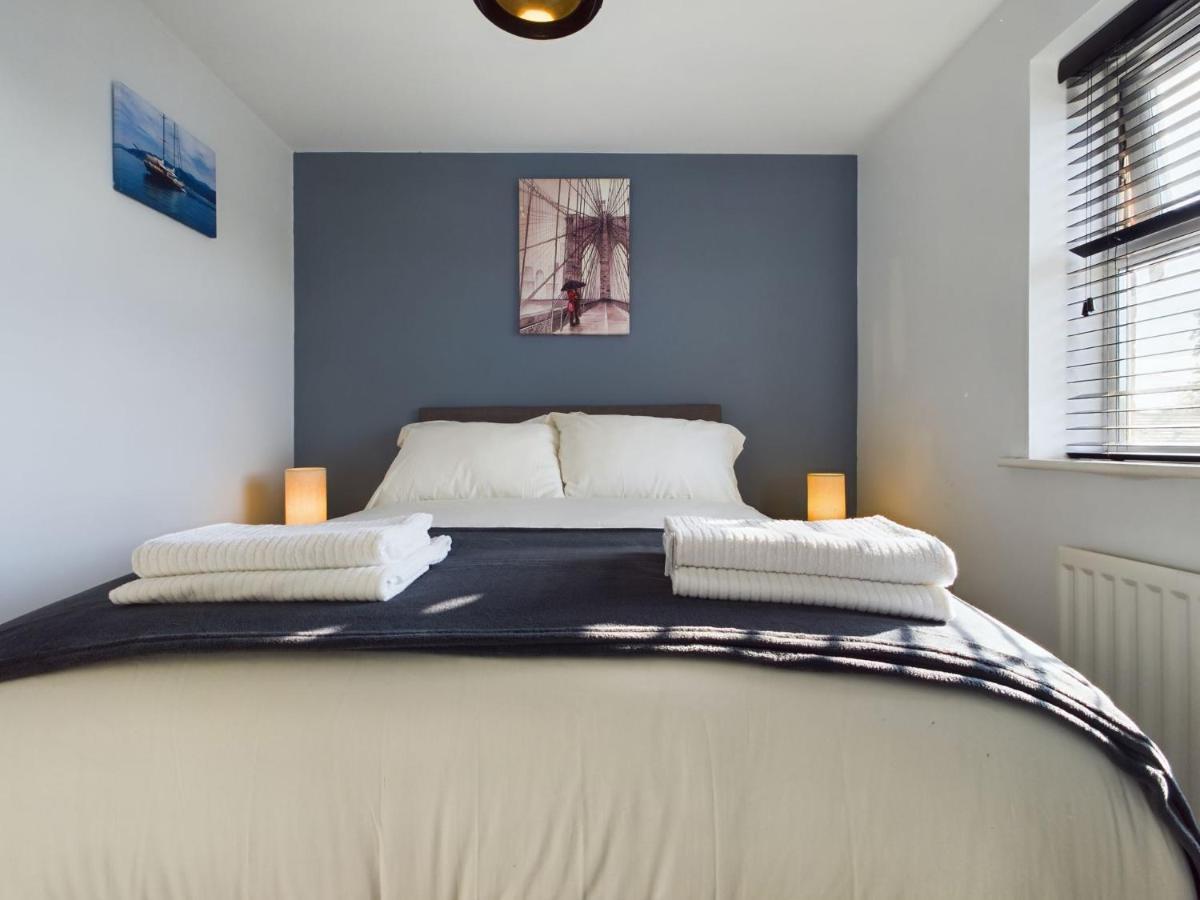 247 Serviced Accommodation In Stafford- 3Br Townhouse Exteriér fotografie