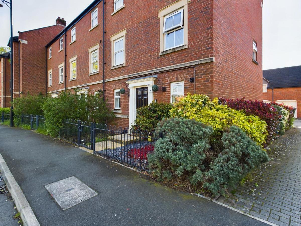 247 Serviced Accommodation In Stafford- 3Br Townhouse Exteriér fotografie