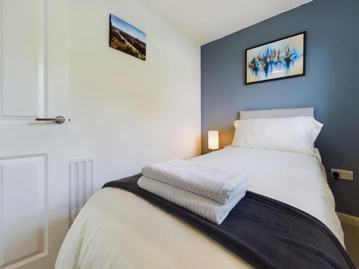 247 Serviced Accommodation In Stafford- 3Br Townhouse Exteriér fotografie